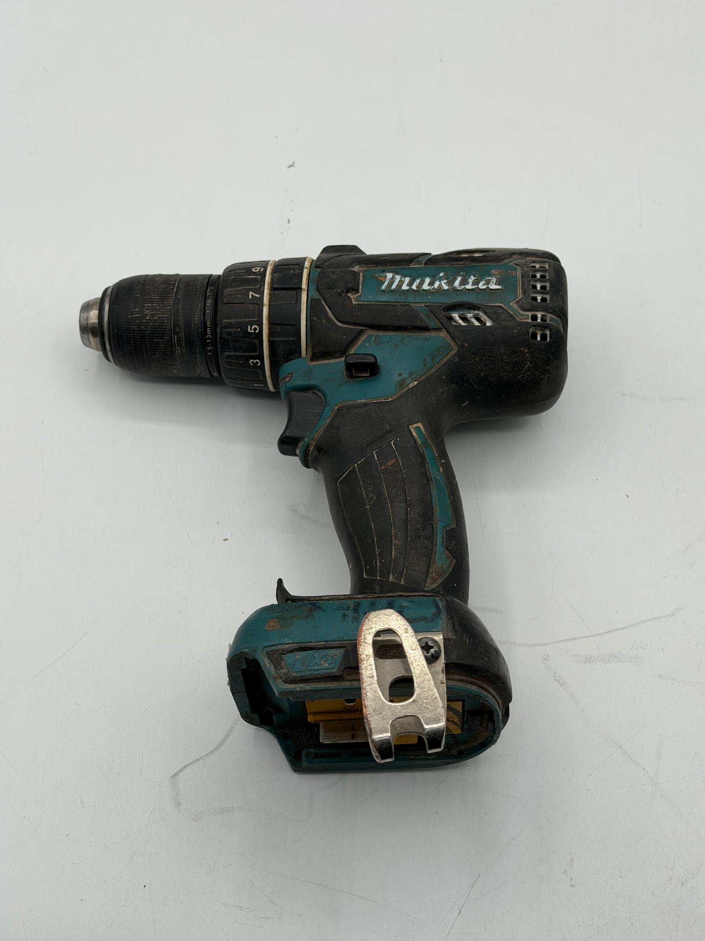Makita XPH14 18V LXT Brushless Cordless 1/2" Hammer Driver/Drill w/ Makita DC1BRC