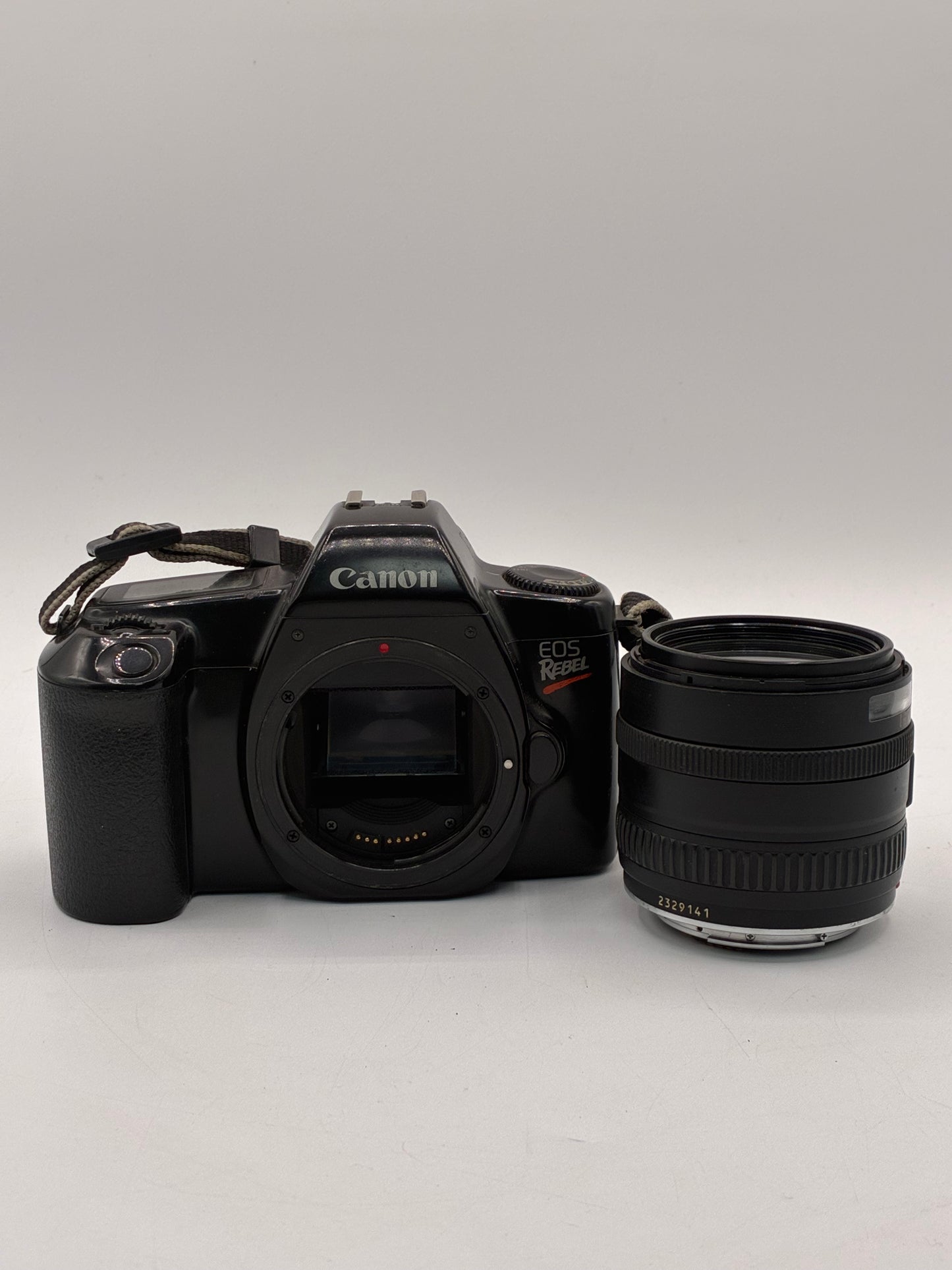 Vintage Canon E0S Rebel camera with 35-70mm lens untested good condition