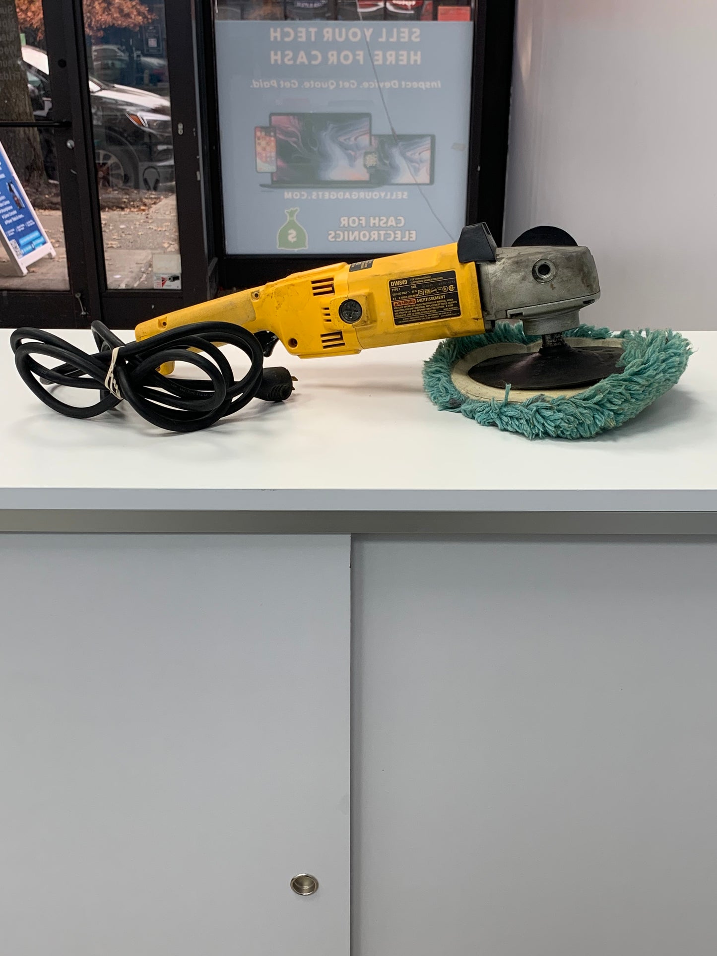 DEWALT DW849 Corded Electronic Sander/Polisher 7”/9”