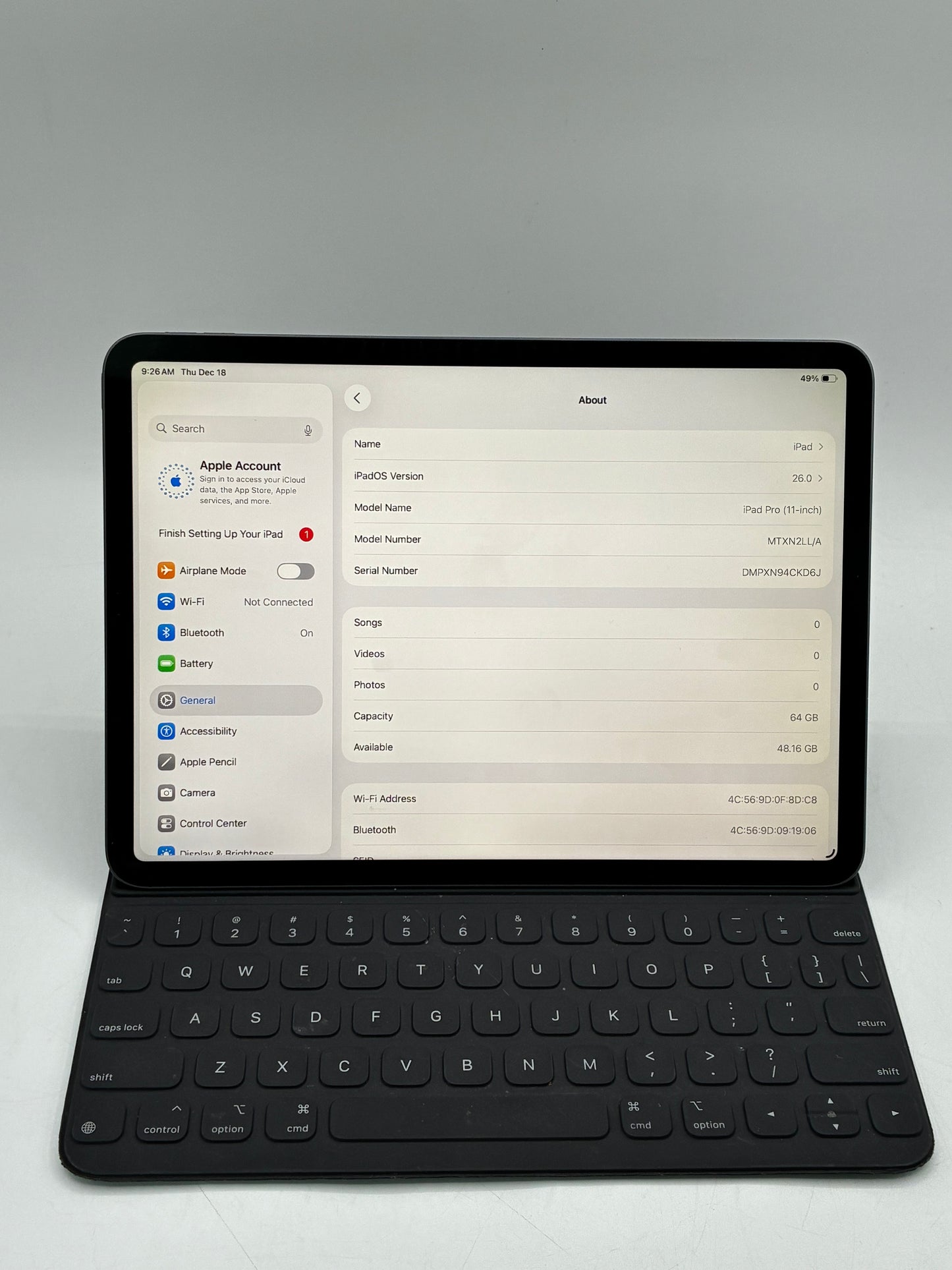 WiFi Only Apple iPad Pro 11" 1st Gen 64GB Space Gray MTXN2LL/A w/ Apple Keyboard