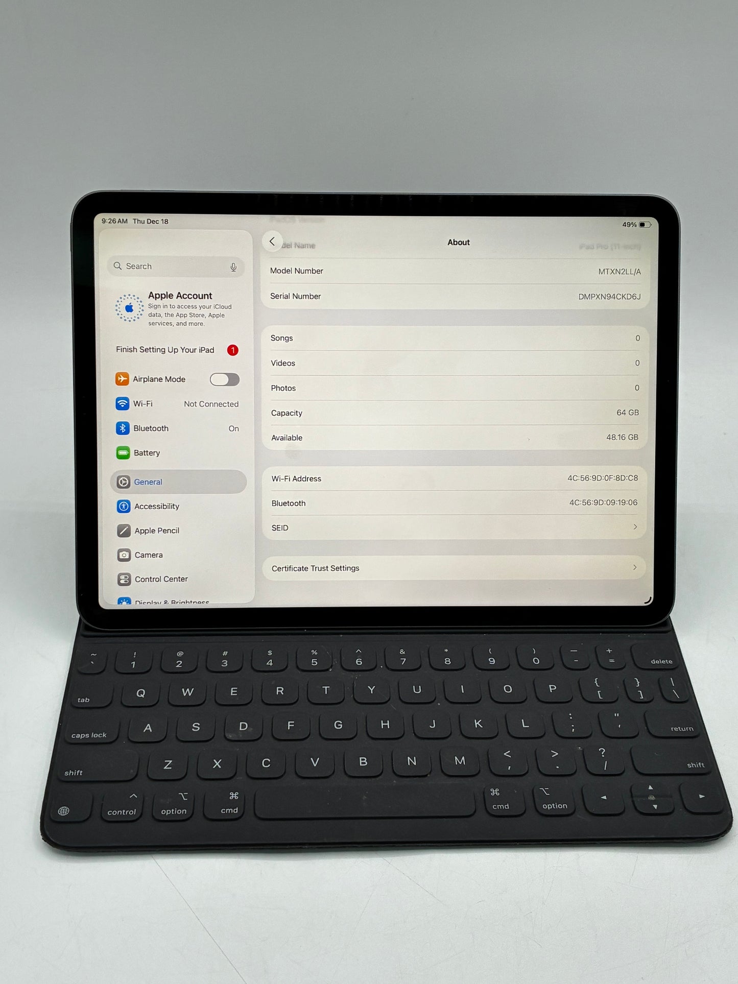 WiFi Only Apple iPad Pro 11" 1st Gen 64GB Space Gray MTXN2LL/A w/ Apple Keyboard