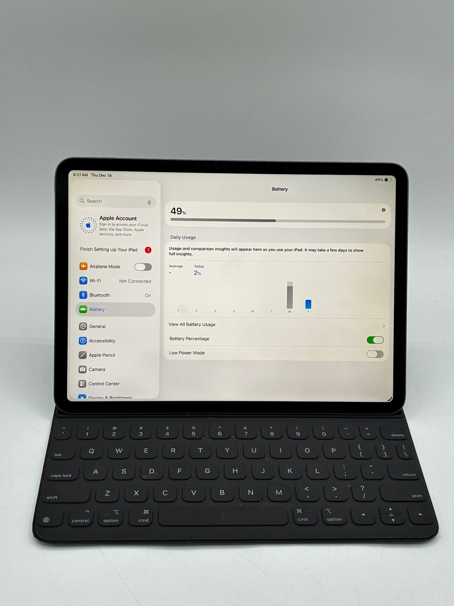 WiFi Only Apple iPad Pro 11" 1st Gen 64GB Space Gray MTXN2LL/A w/ Apple Keyboard