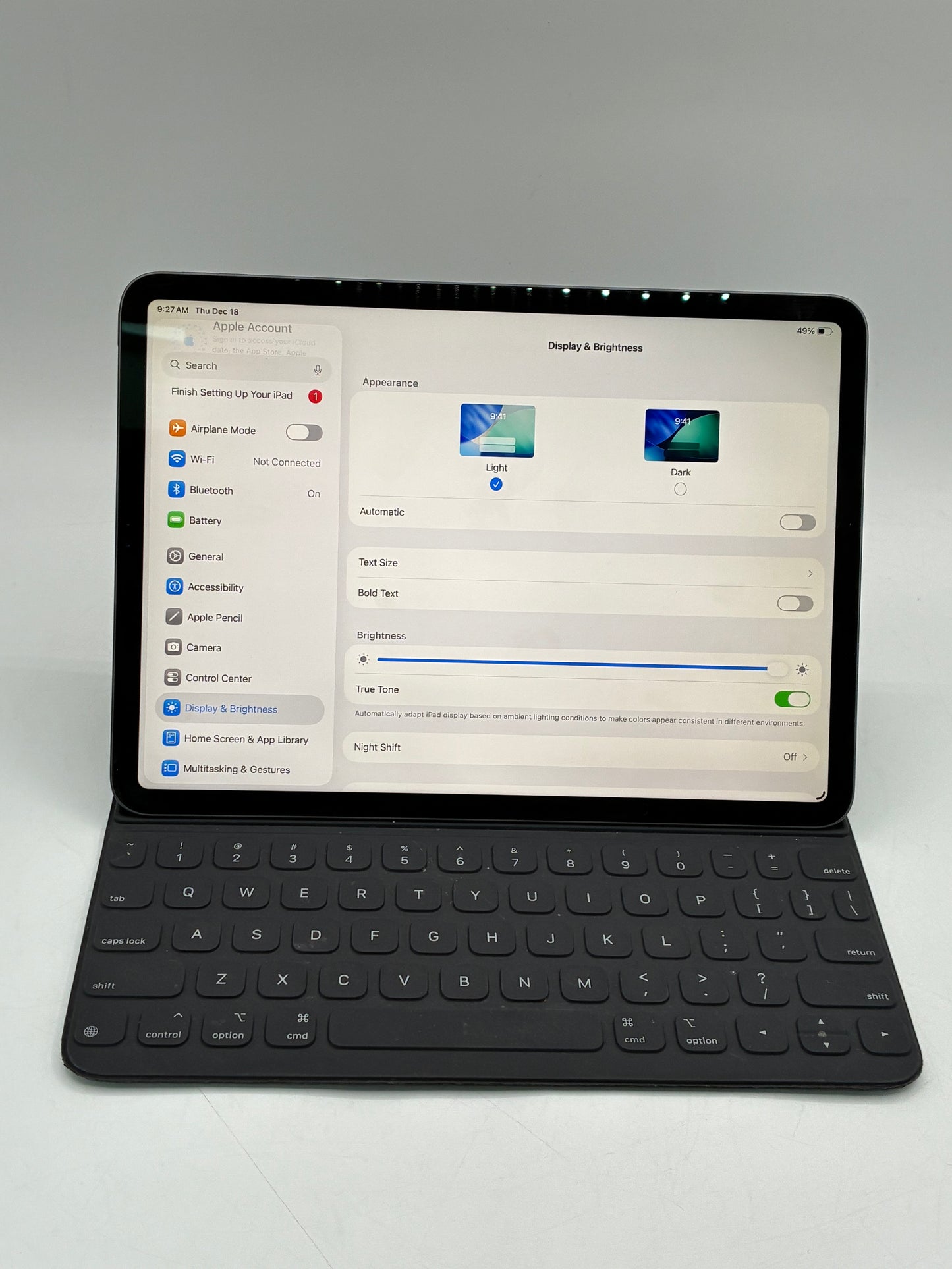WiFi Only Apple iPad Pro 11" 1st Gen 64GB Space Gray MTXN2LL/A w/ Apple Keyboard