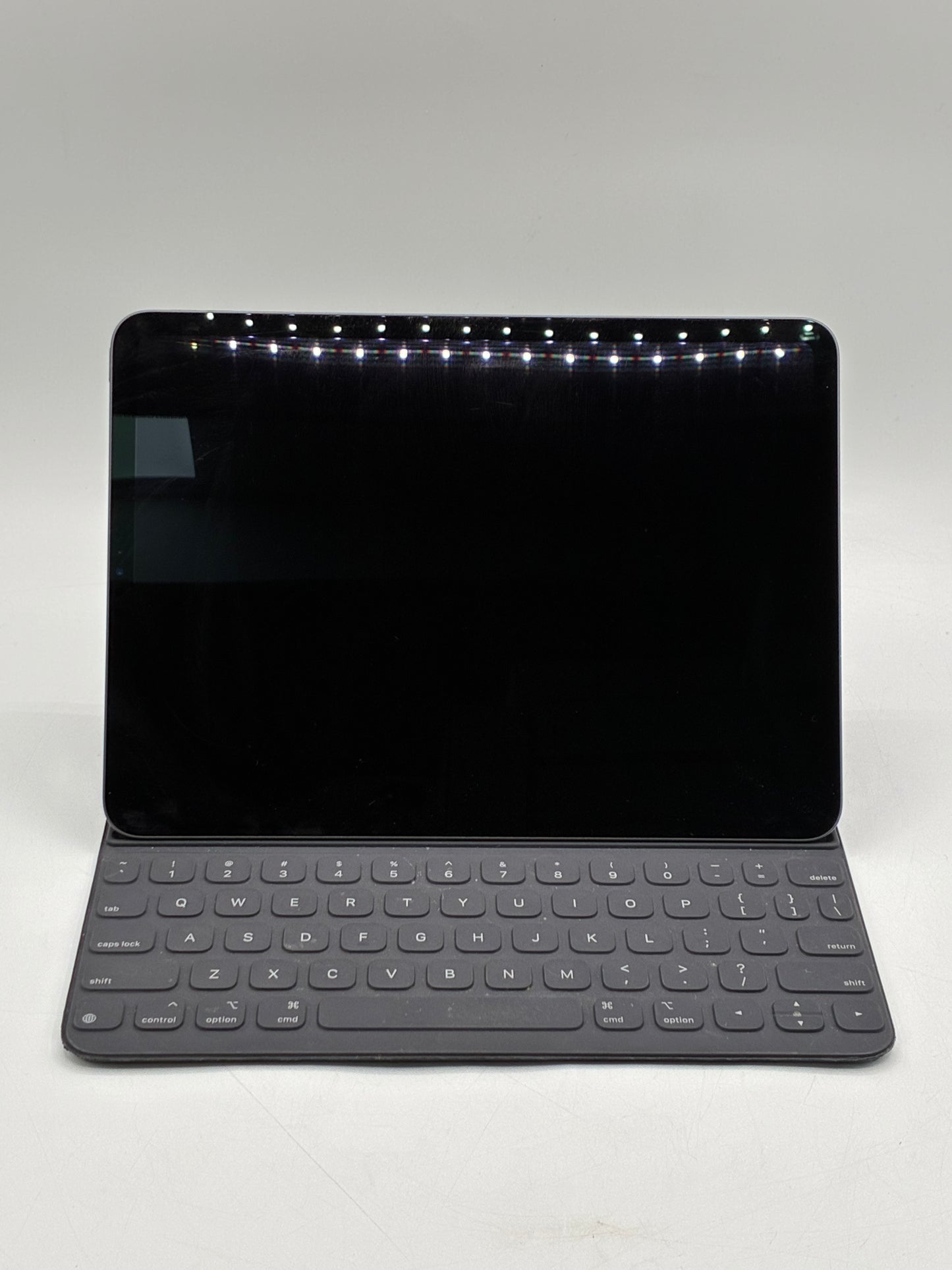 WiFi Only Apple iPad Pro 11" 1st Gen 64GB Space Gray MTXN2LL/A w/ Apple Keyboard