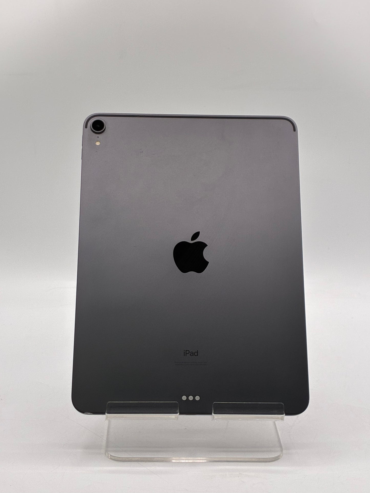 WiFi Only Apple iPad Pro 11" 1st Gen 64GB Space Gray MTXN2LL/A w/ Apple Keyboard