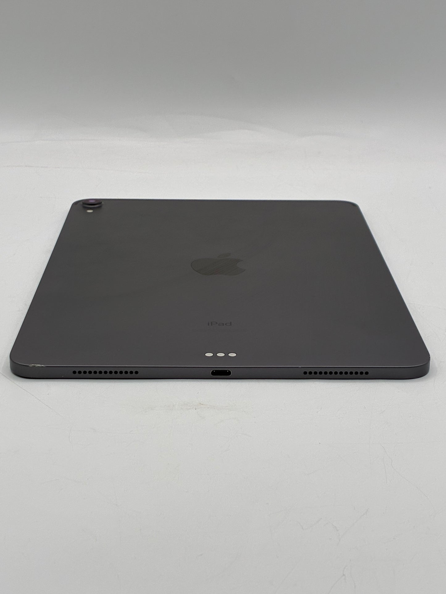 WiFi Only Apple iPad Pro 11" 1st Gen 64GB Space Gray MTXN2LL/A w/ Apple Keyboard
