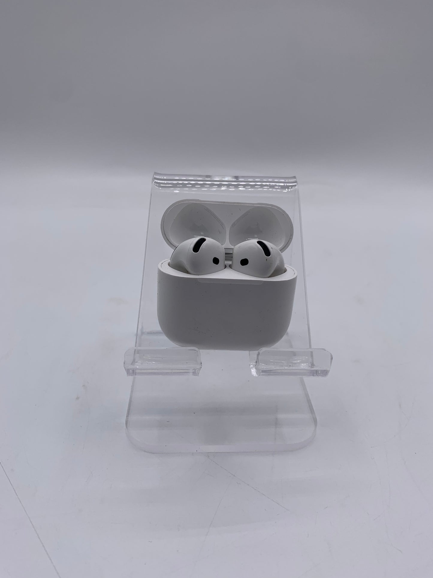 Apple Airpods 4th Gen MXP63LLA Complete Set