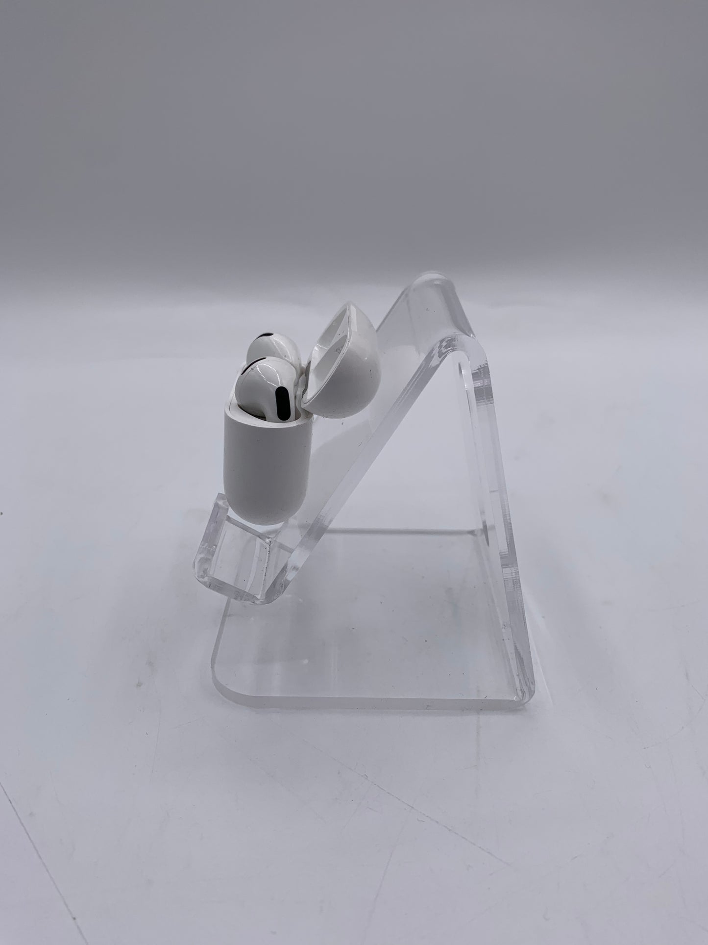 Apple Airpods 4th Gen MXP63LLA Complete Set