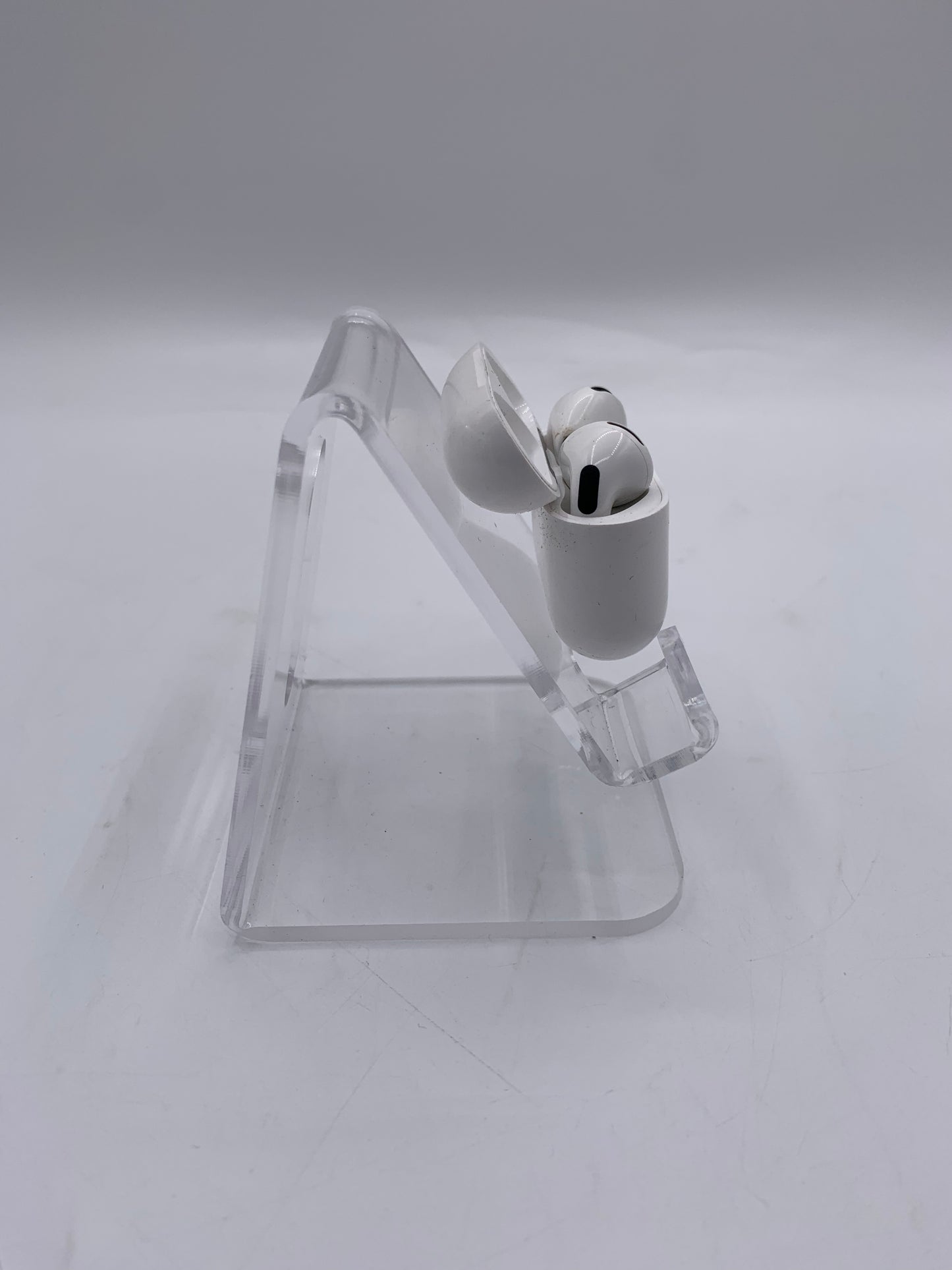 Apple Airpods 4th Gen MXP63LLA Complete Set