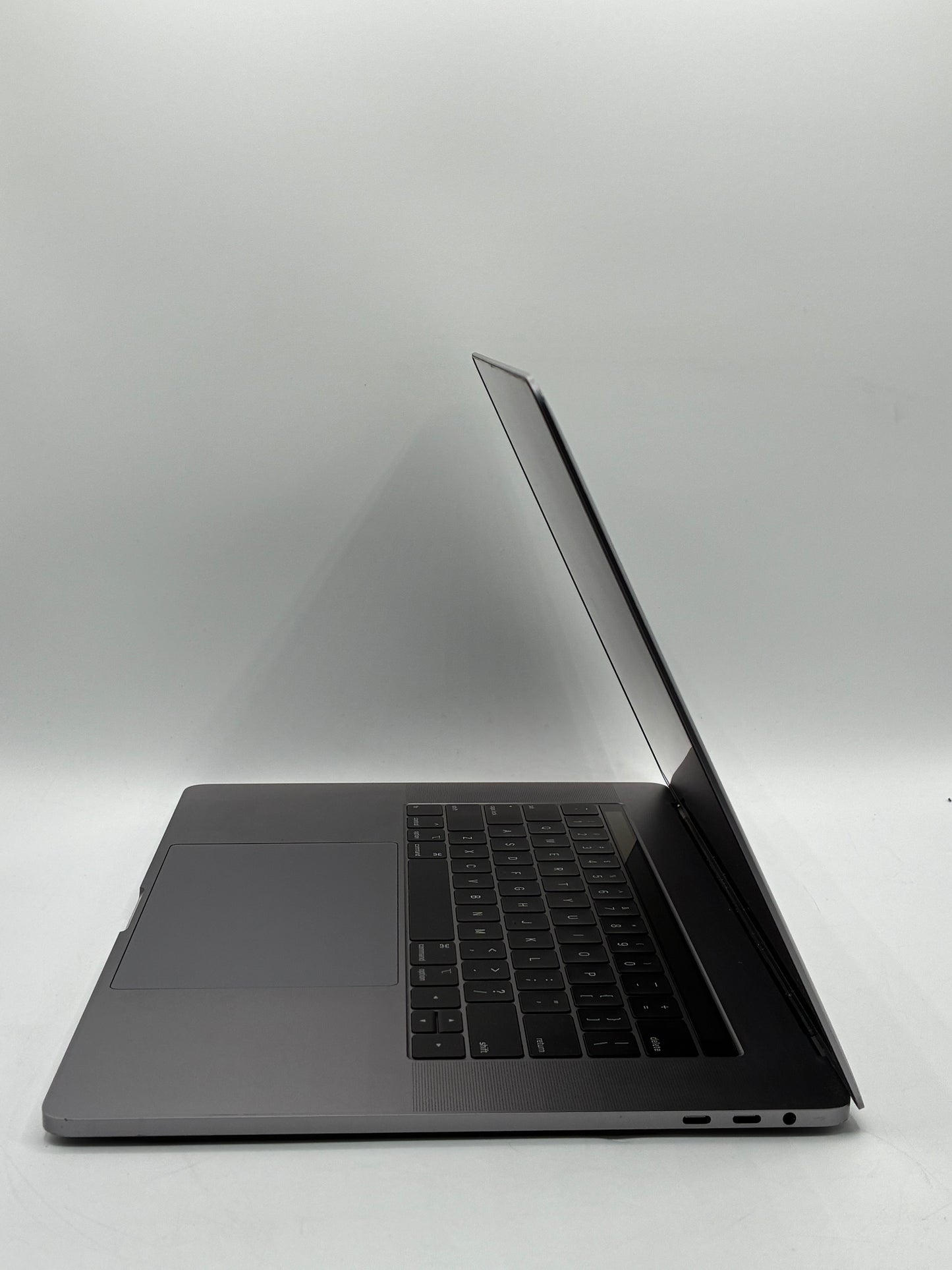 Apple MacBook Pro 15" A1990 2018 Core i7 16GB 256GB Space Gray (READ)