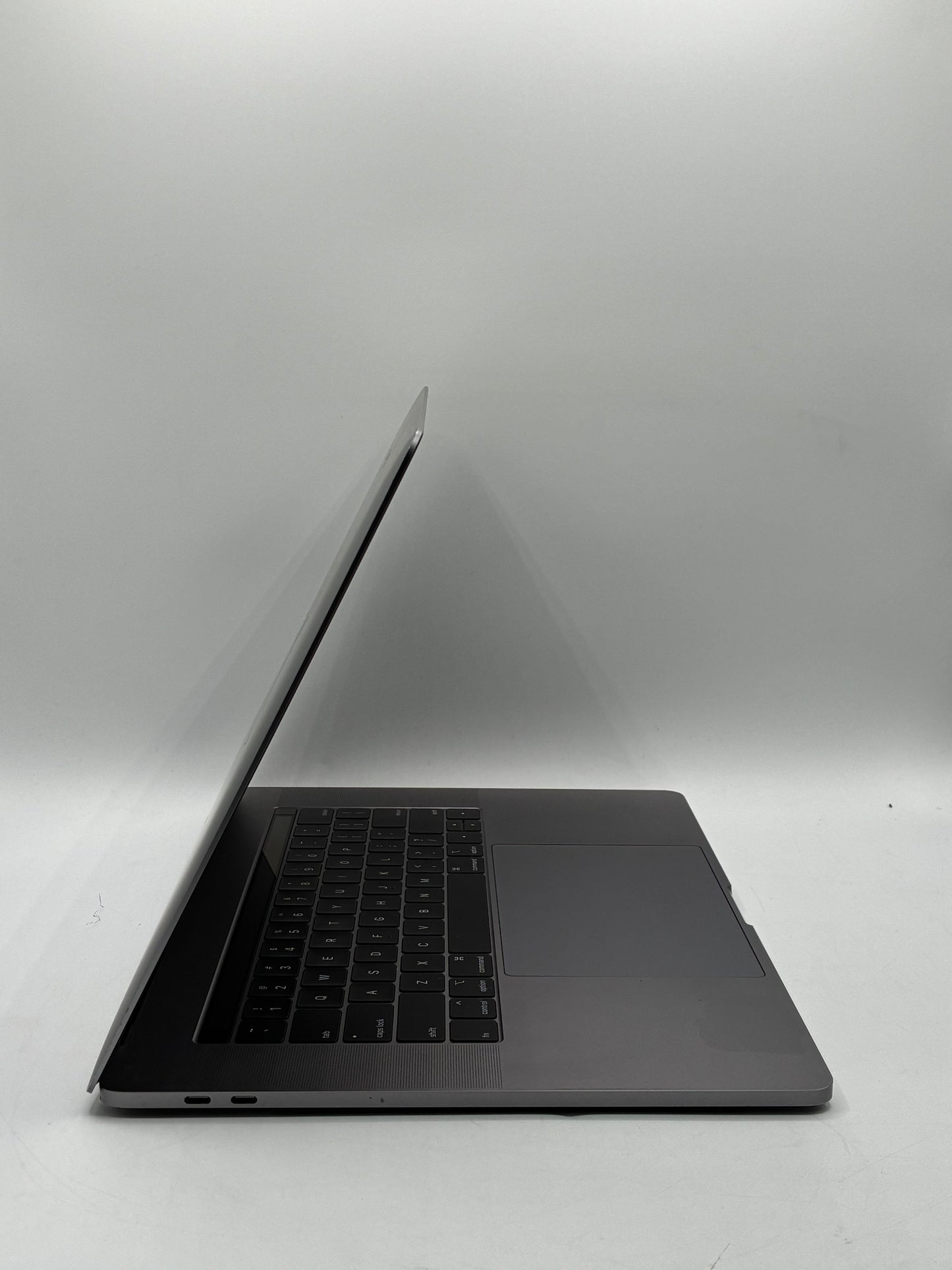 Apple MacBook Pro 15" A1990 2018 Core i7 16GB 256GB Space Gray (READ)