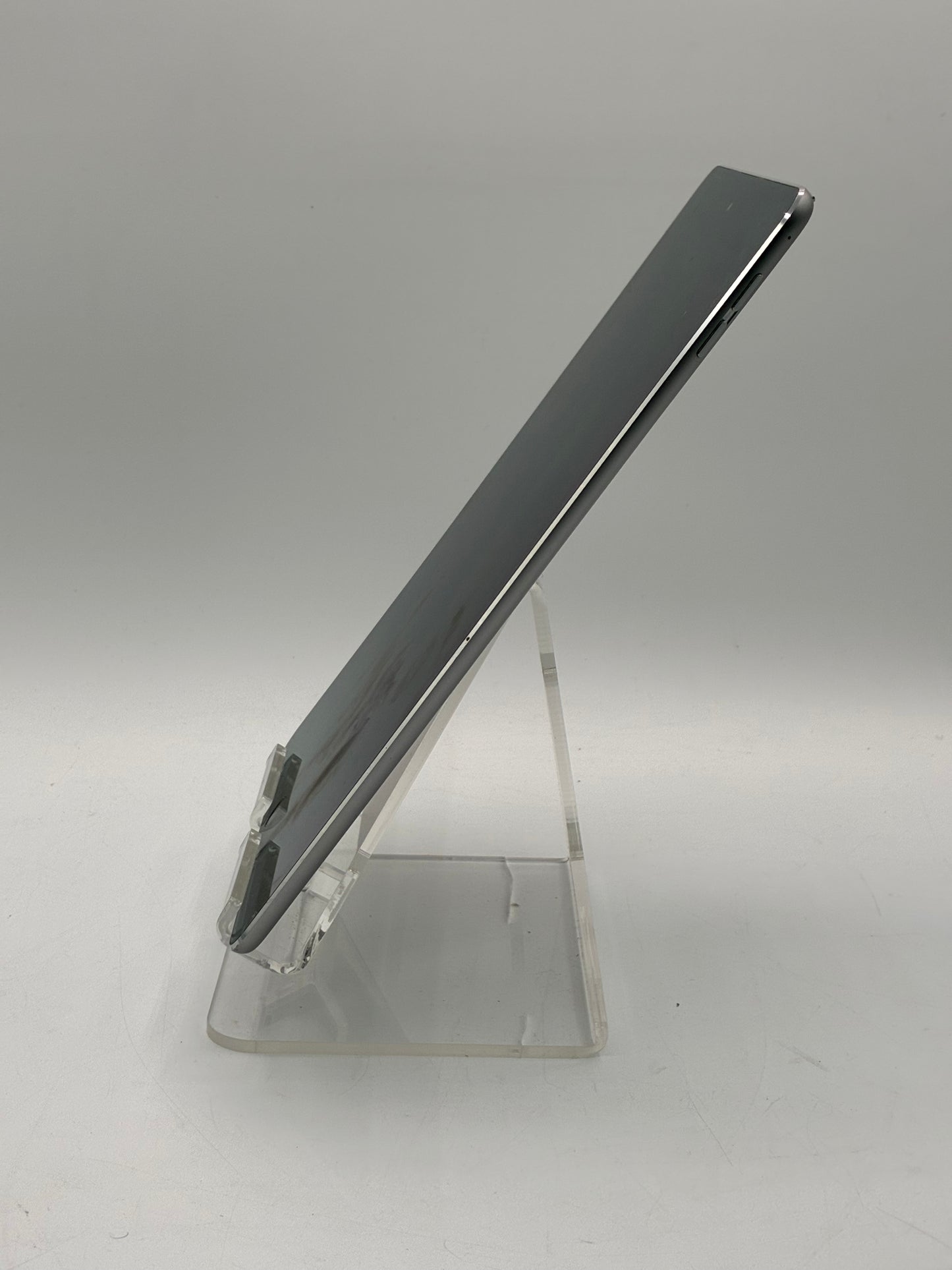 Apple iPad Air (2nd Gen) A1566 (2014) - Broken - Silver - 32GB