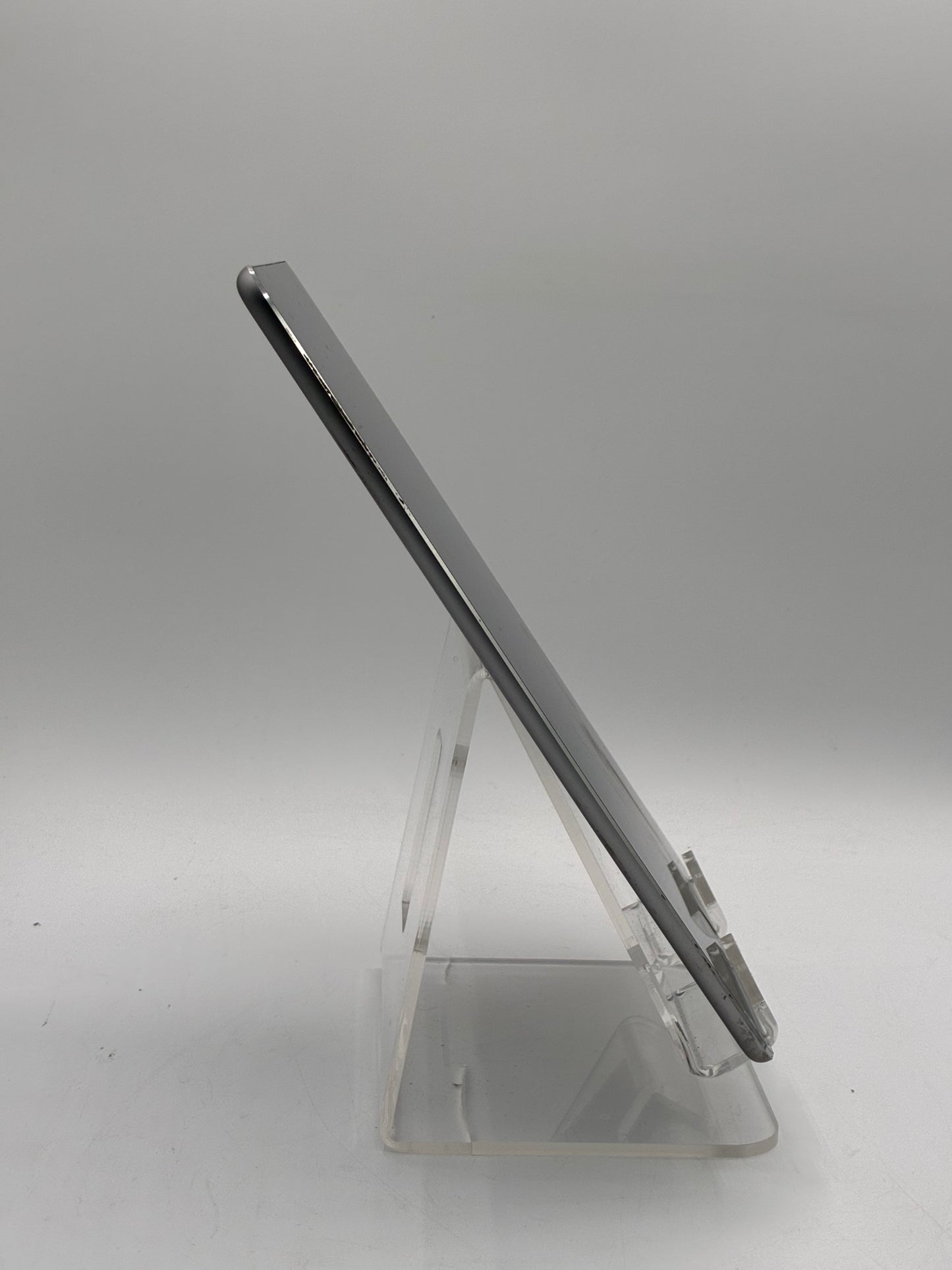 Apple iPad Air (2nd Gen) A1566 (2014) - Broken - Silver - 32GB