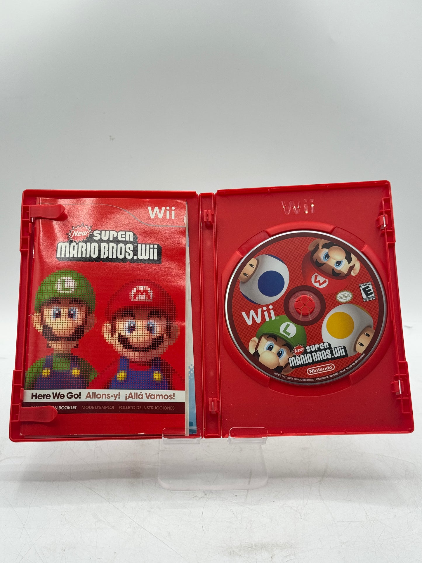 New Super Mario Bros. Wii (Nintendo Wii, 2009) CIB Case Manual Game Disc