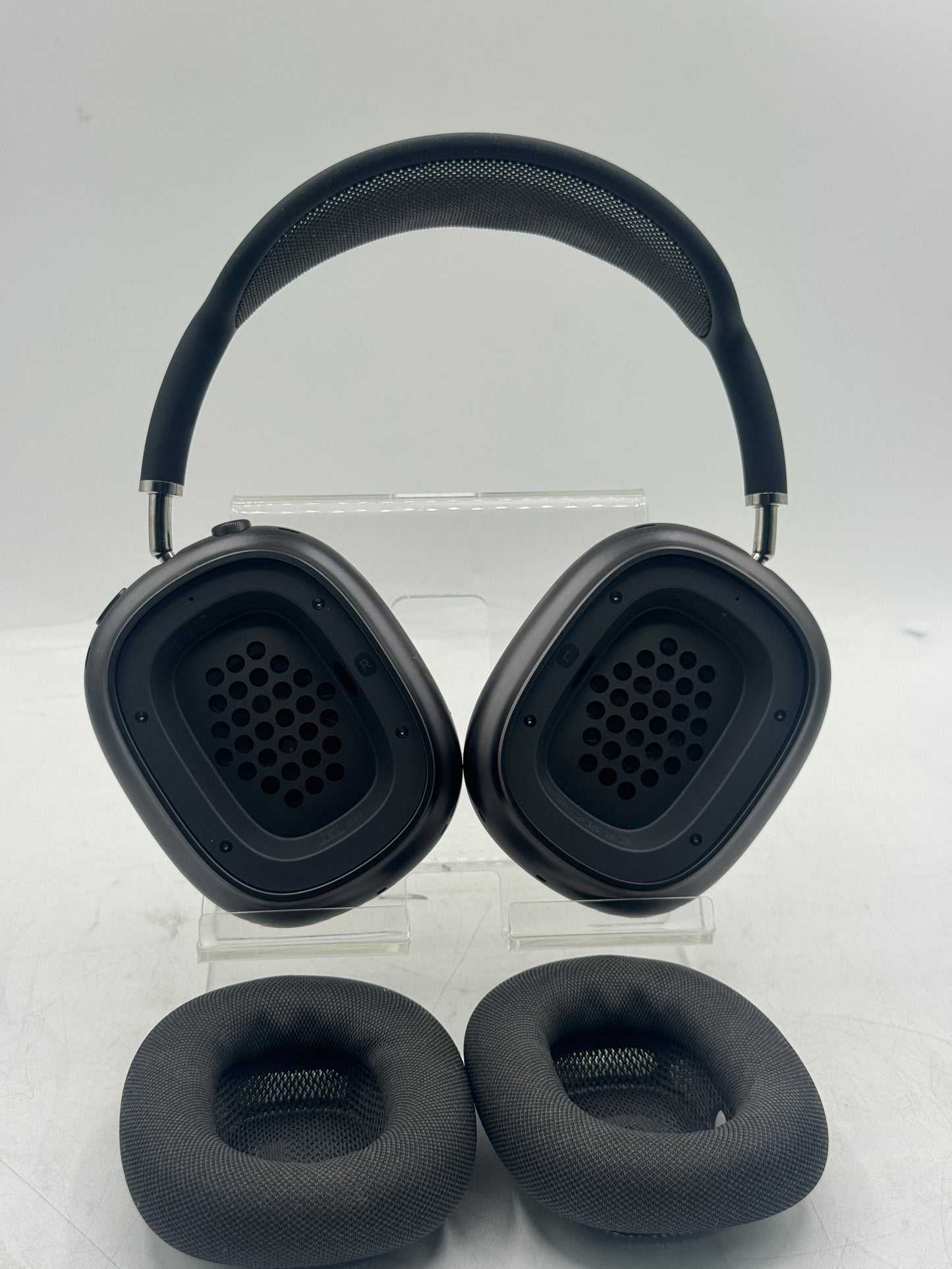Apple AirPods Max Wireless Over-Ear Headphones - Space Gray A2096 MGYH3AM/A
