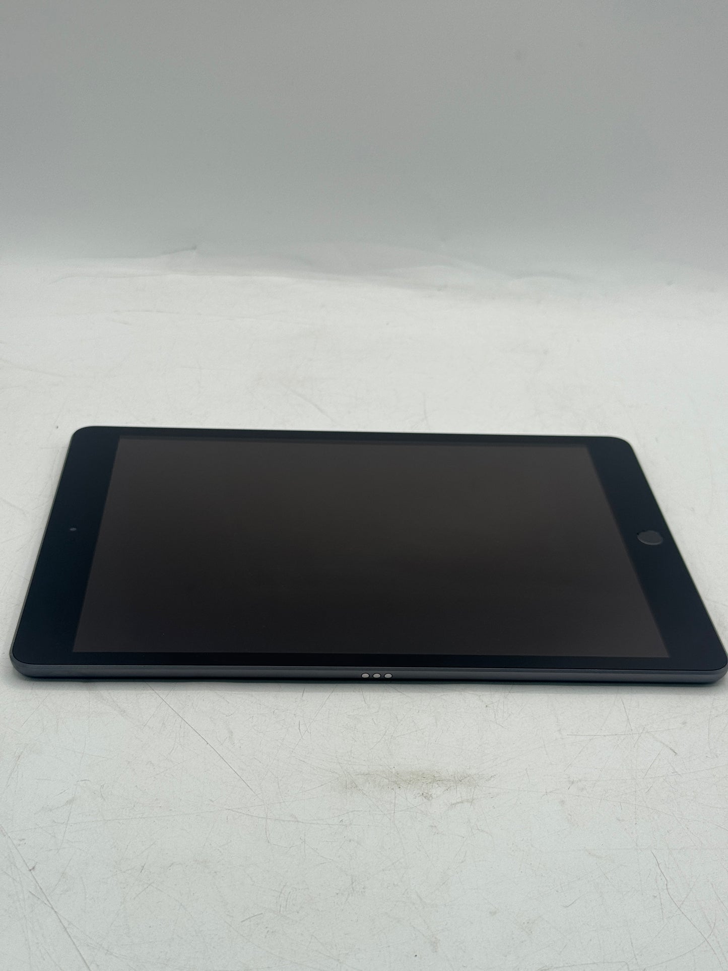 Apple iPad 8th Gen 32GB  A2270 MYU2LL/A Wi-Fi Only Space Gray READ