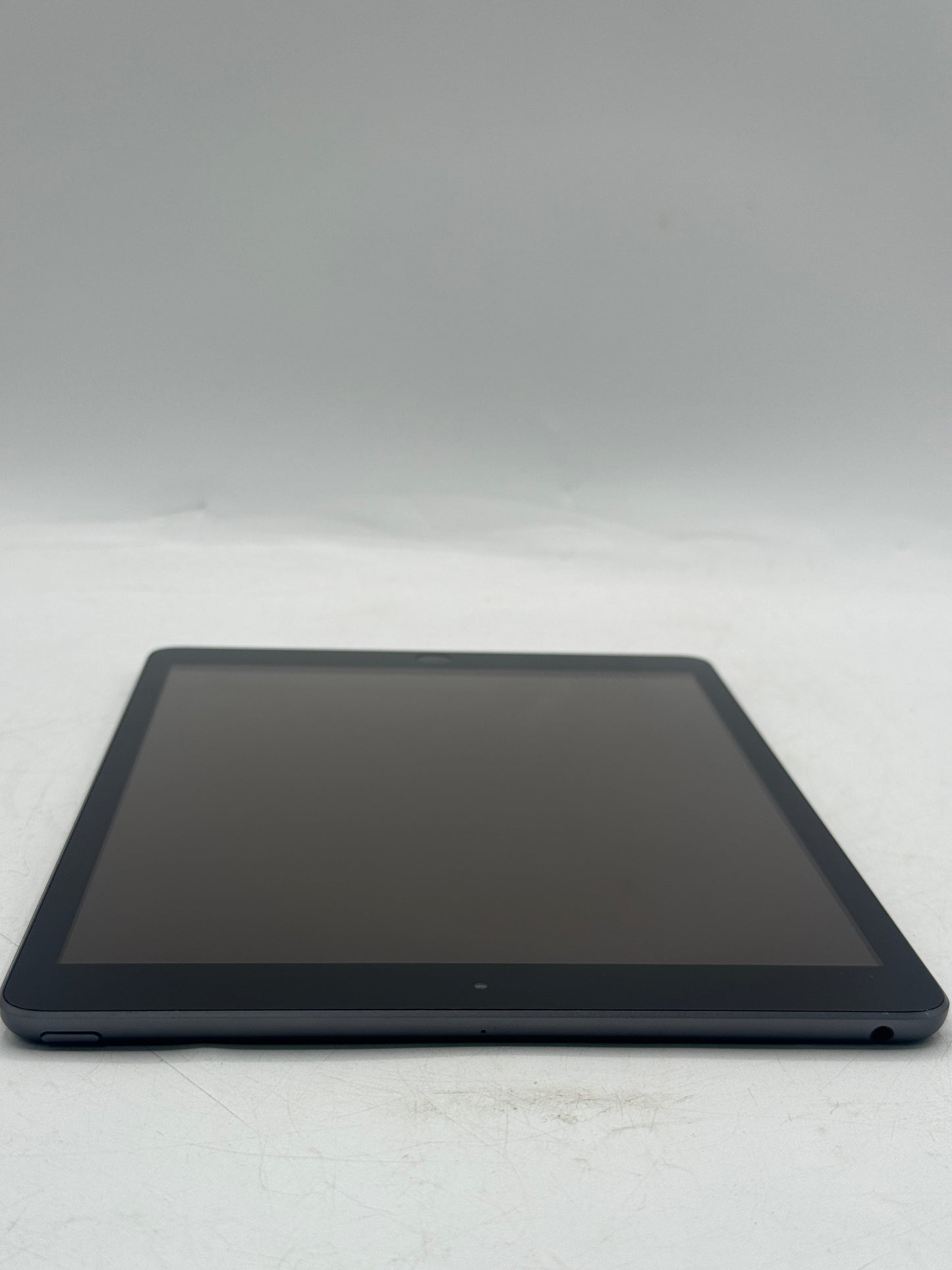 Apple iPad 8th Gen 32GB  A2270 MYU2LL/A Wi-Fi Only Space Gray READ