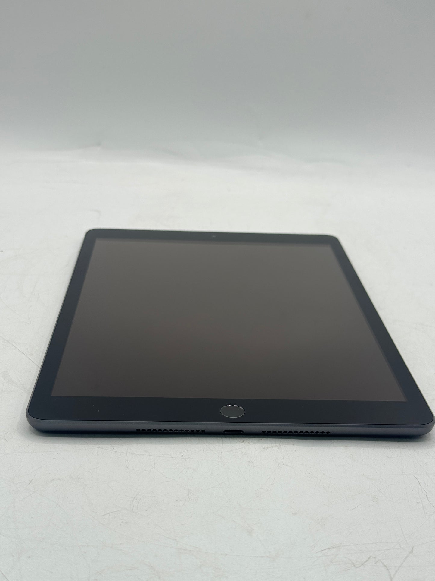 Apple iPad 8th Gen 32GB  A2270 MYU2LL/A Wi-Fi Only Space Gray READ