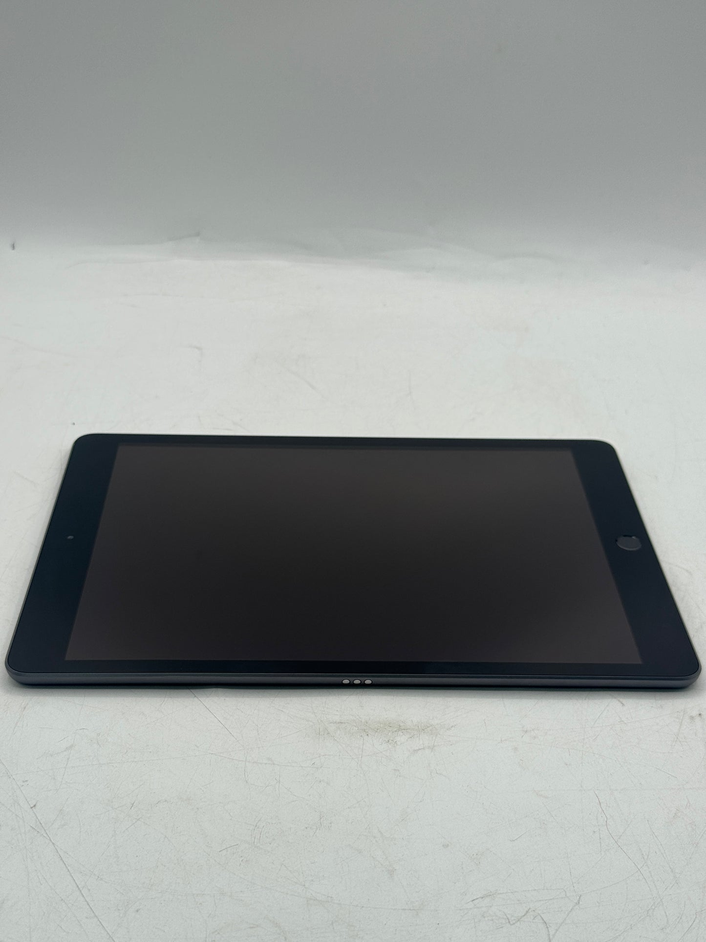 Apple iPad 8th Gen 32GB  A2270 MYU2LL/A Wi-Fi Only Space Gray READ