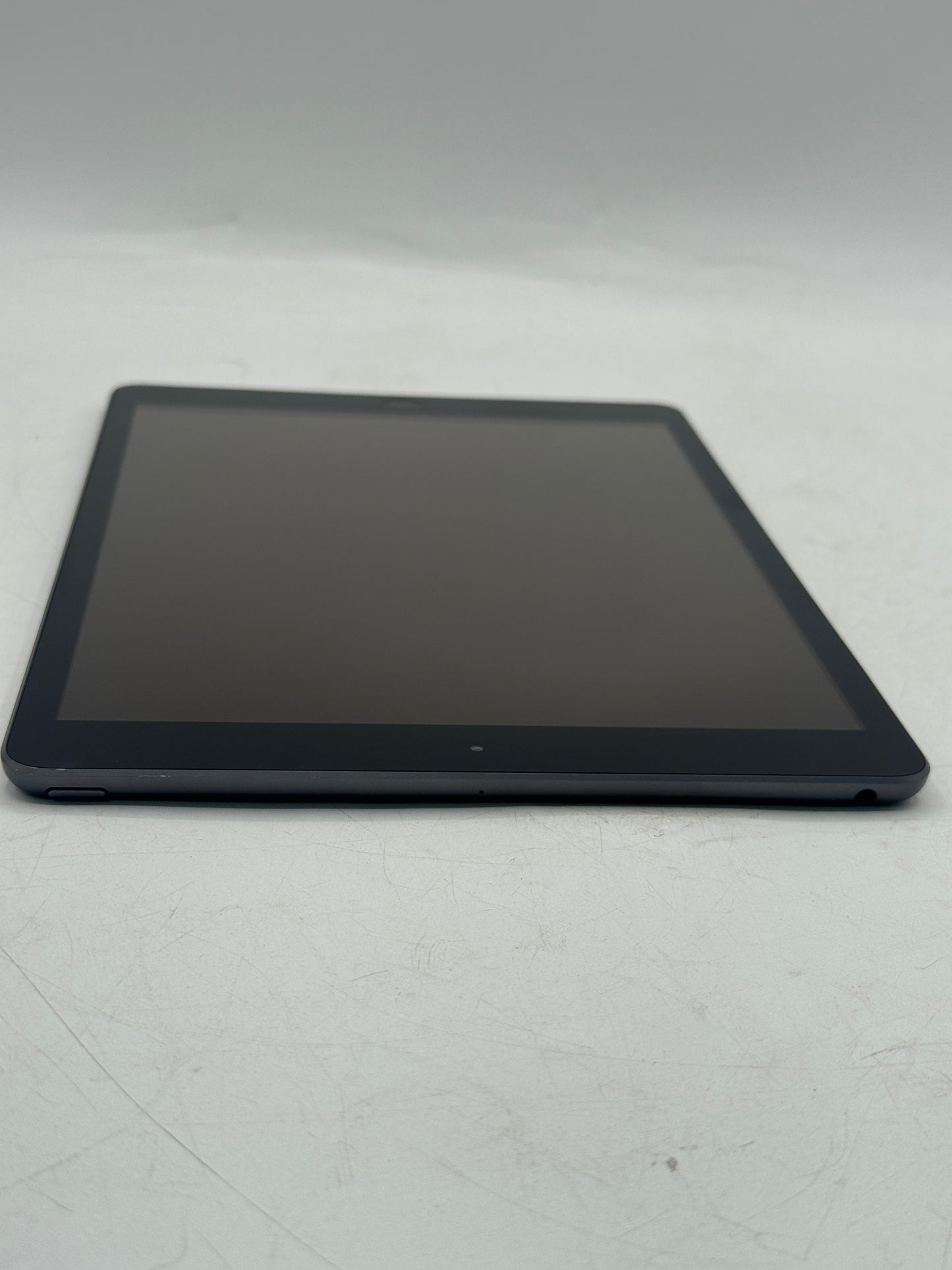 Apple iPad 8th Gen 32GB  A2270 MYU2LL/A Wi-Fi Only Space Gray READ