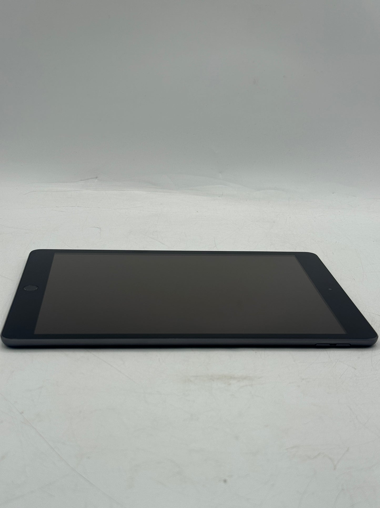Apple iPad 8th Gen 32GB  A2270 MYU2LL/A Wi-Fi Only Space Gray READ