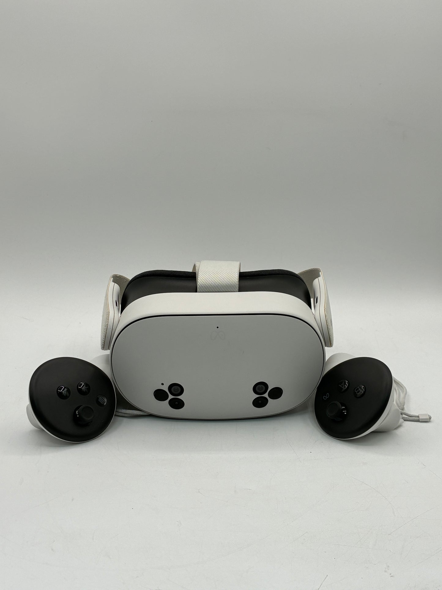 Meta Quest 3S 128GB Standalone All-in-One VR Headset P97