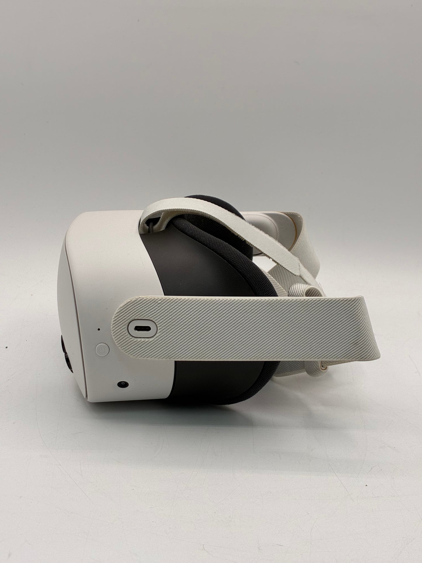 Meta Quest 3S 128GB Standalone All-in-One VR Headset P97