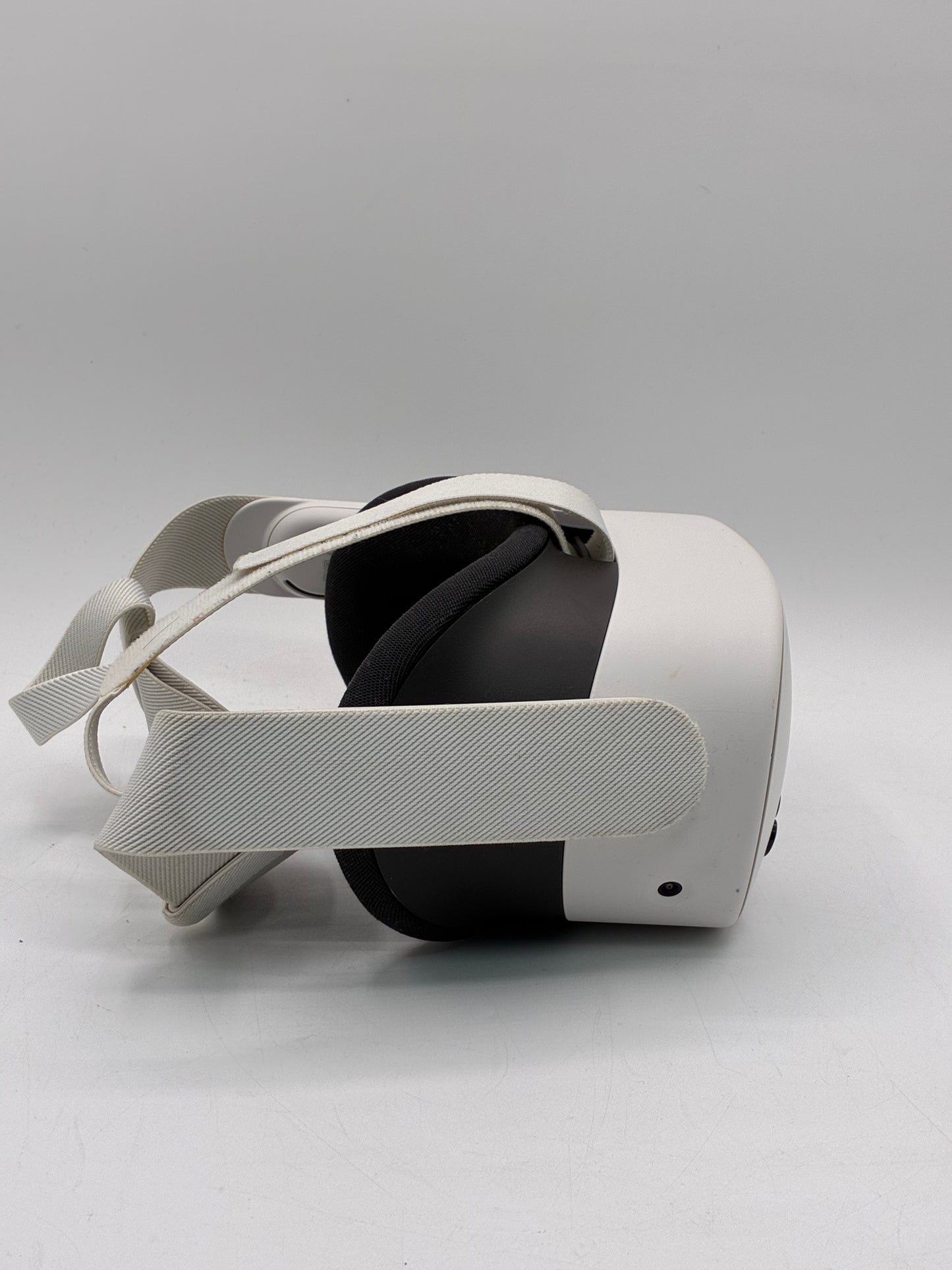 Meta Quest 3S 128GB Standalone All-in-One VR Headset P97