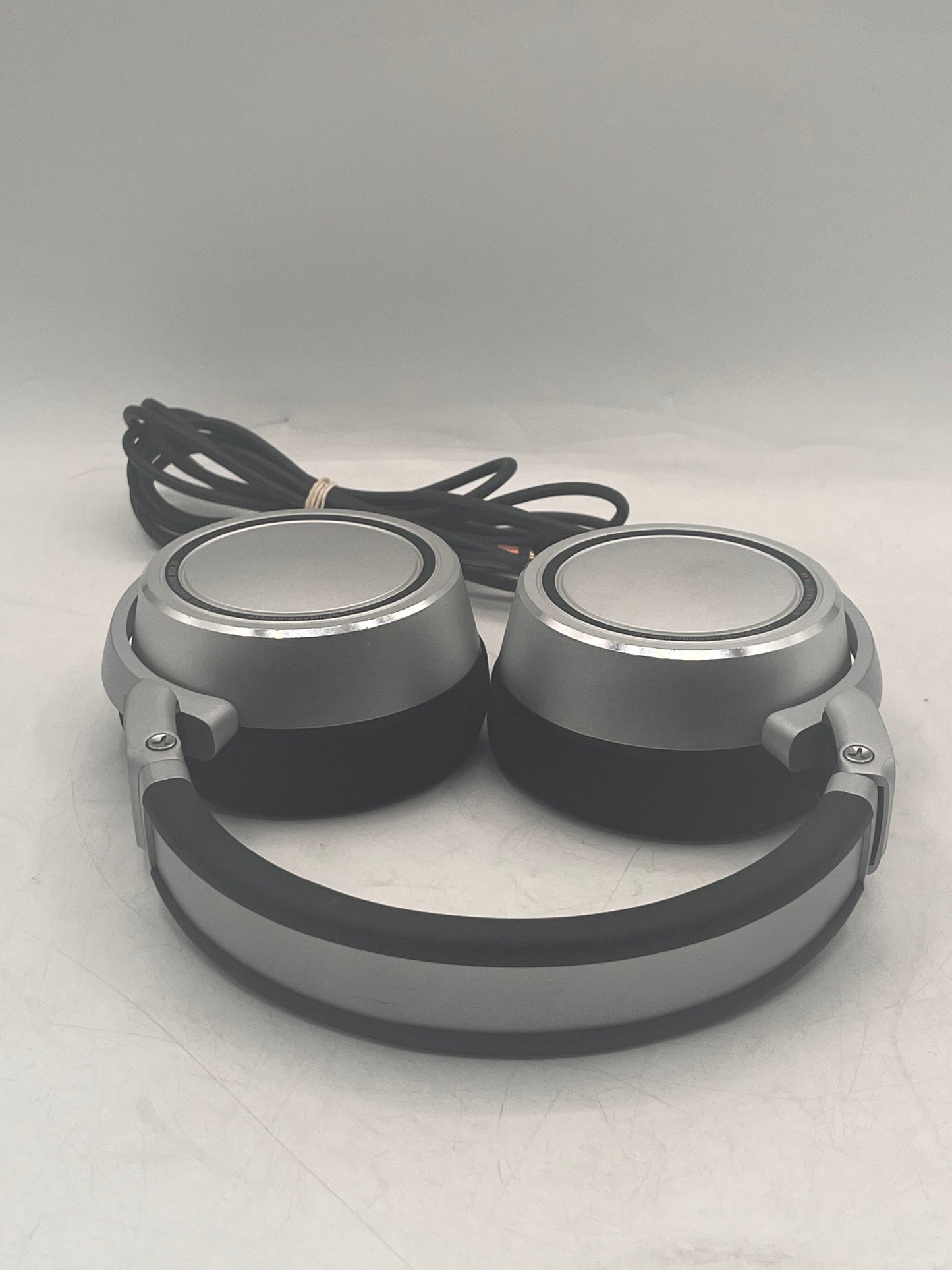 Neumann NDH 20 Closed-Back Studio Headphones - Silver