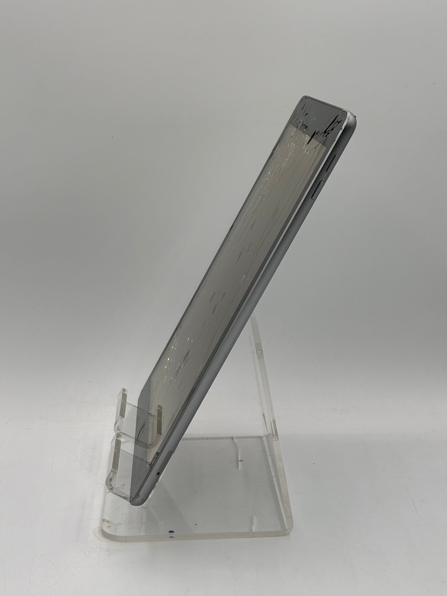 Apple iPad (6th Gen) A1954 9.7" 32GB Space Gray