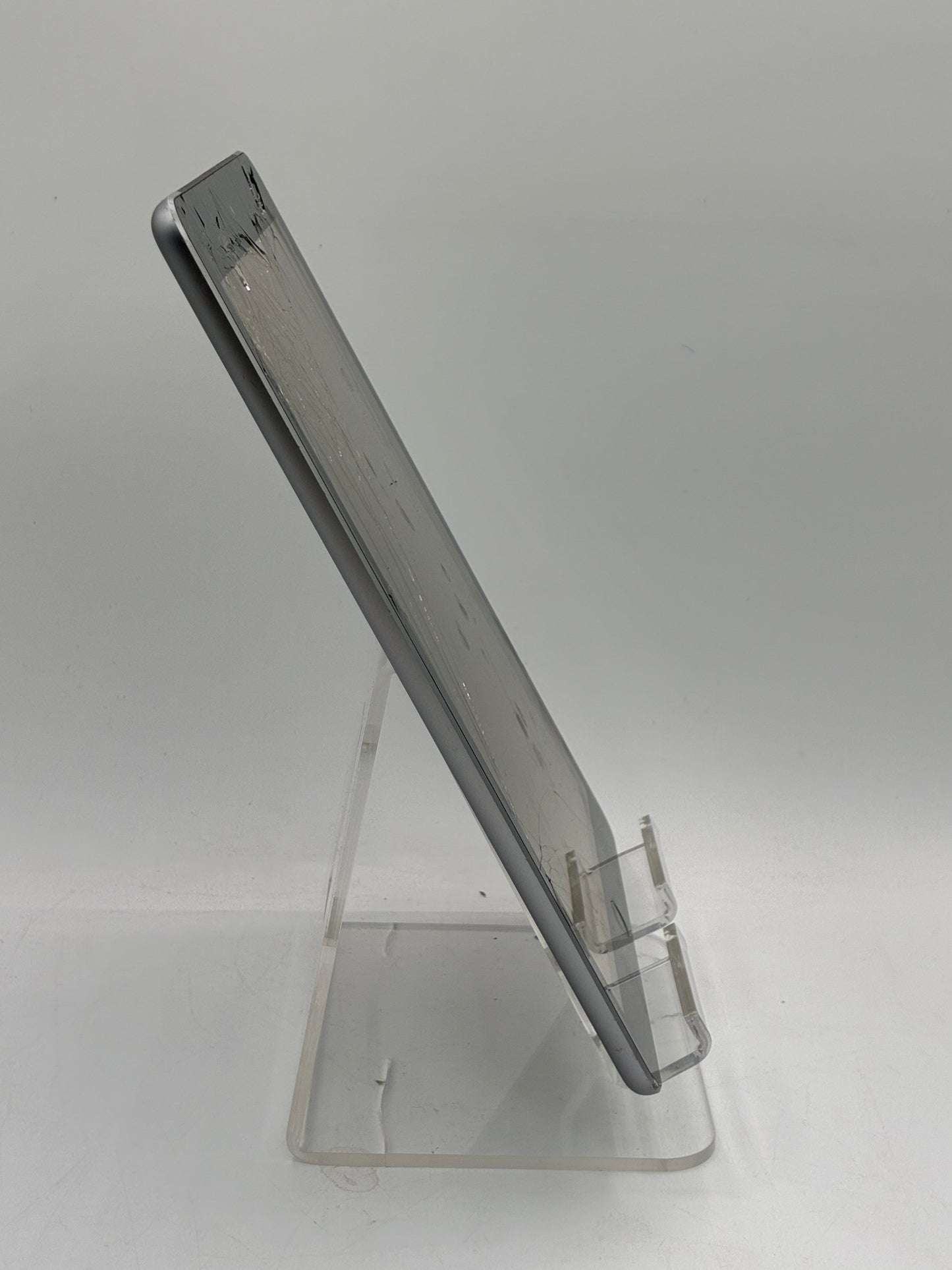Apple iPad (6th Gen) A1954 9.7" 32GB Space Gray