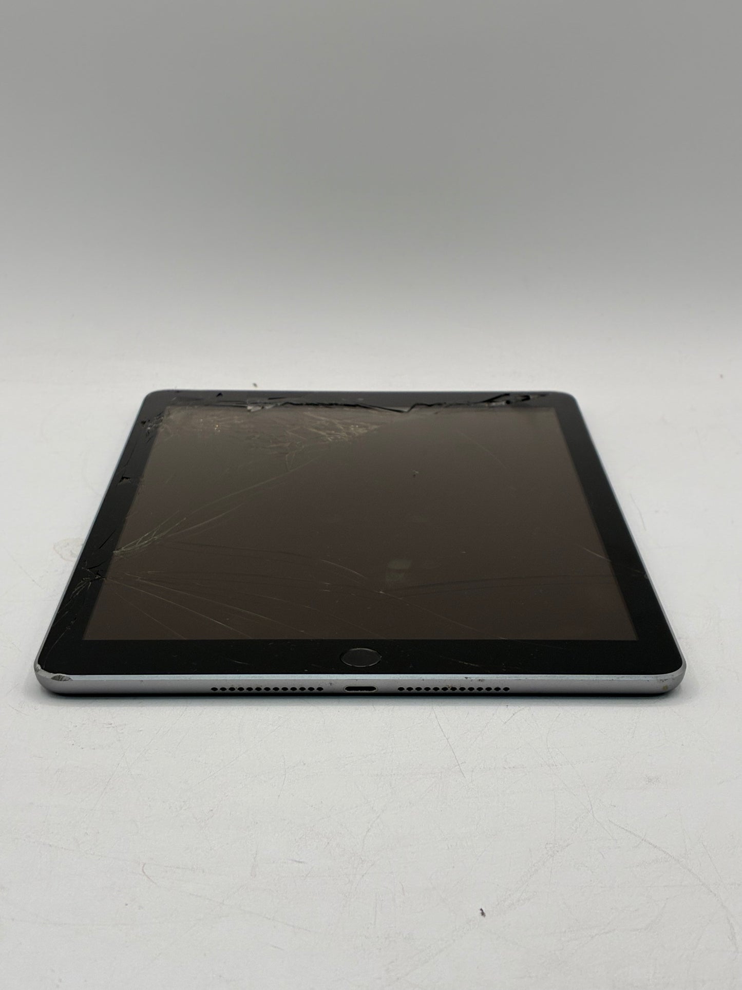 Apple iPad (6th Gen) A1954 9.7" 32GB Space Gray