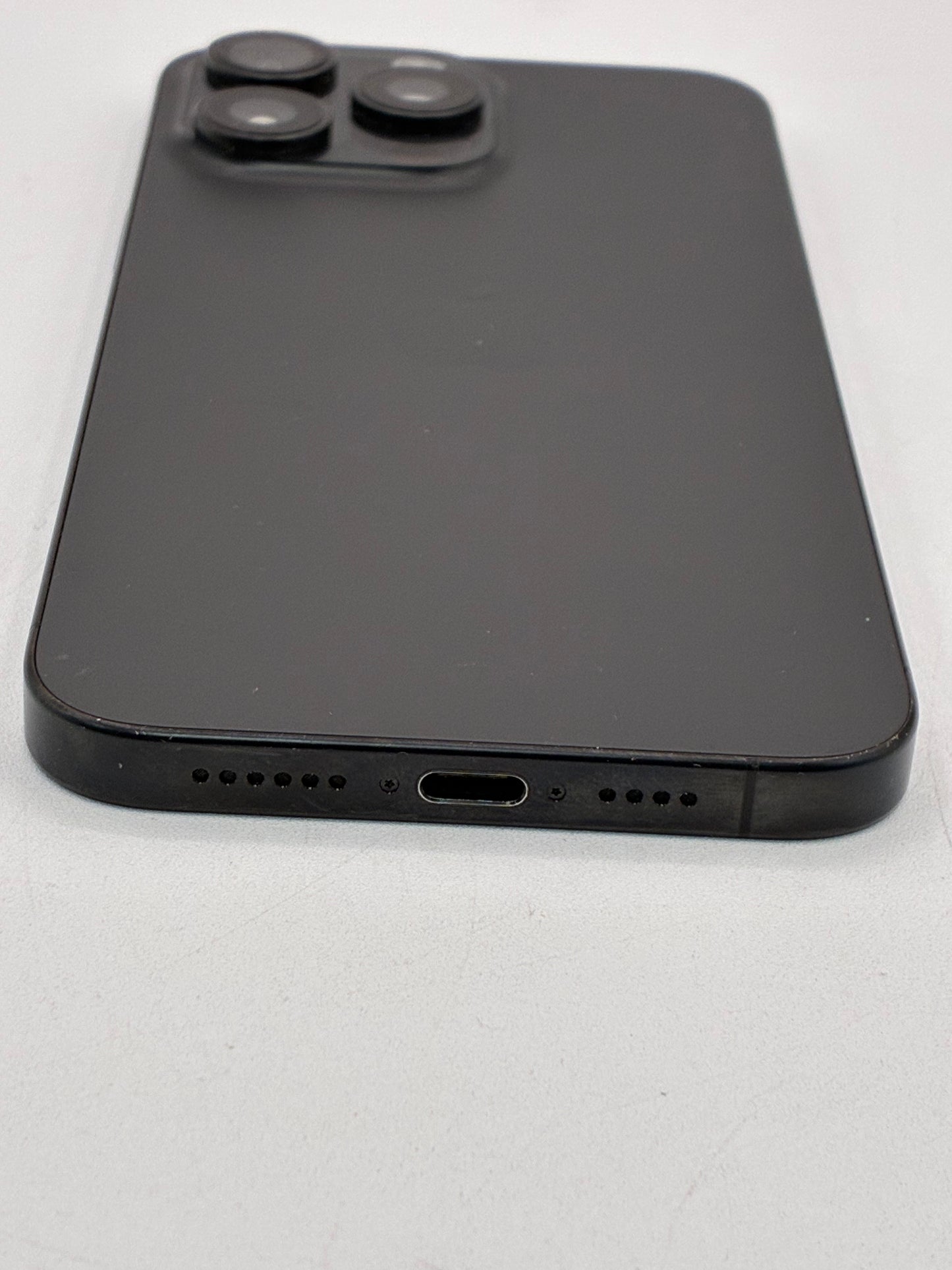 Unlocked Apple iPhone 15 Pro Max 6.7" 1TB Black A2849 MU663LL/A 88% Battery
