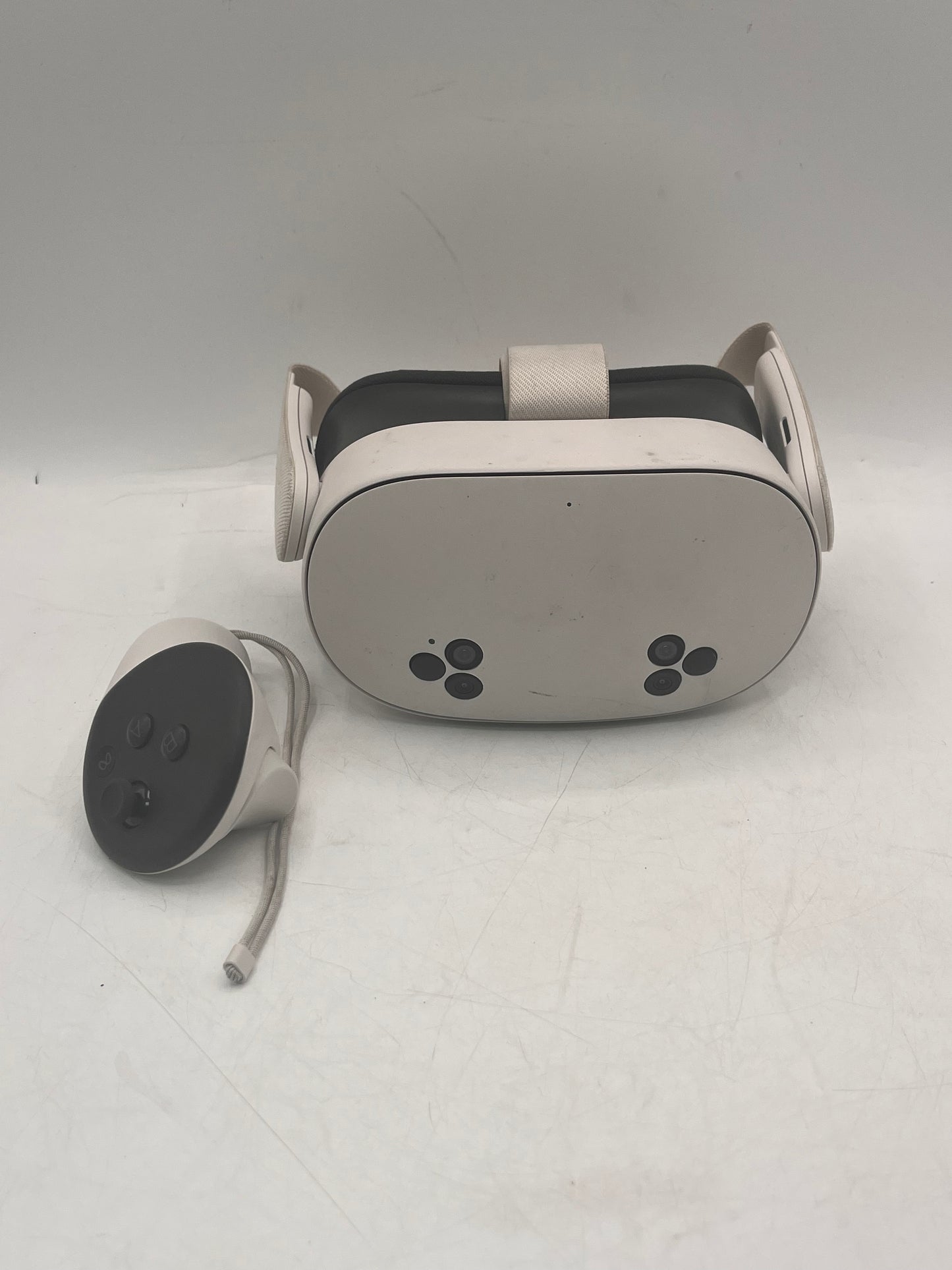 Oculus Quest 3S 256GB White Video Game System