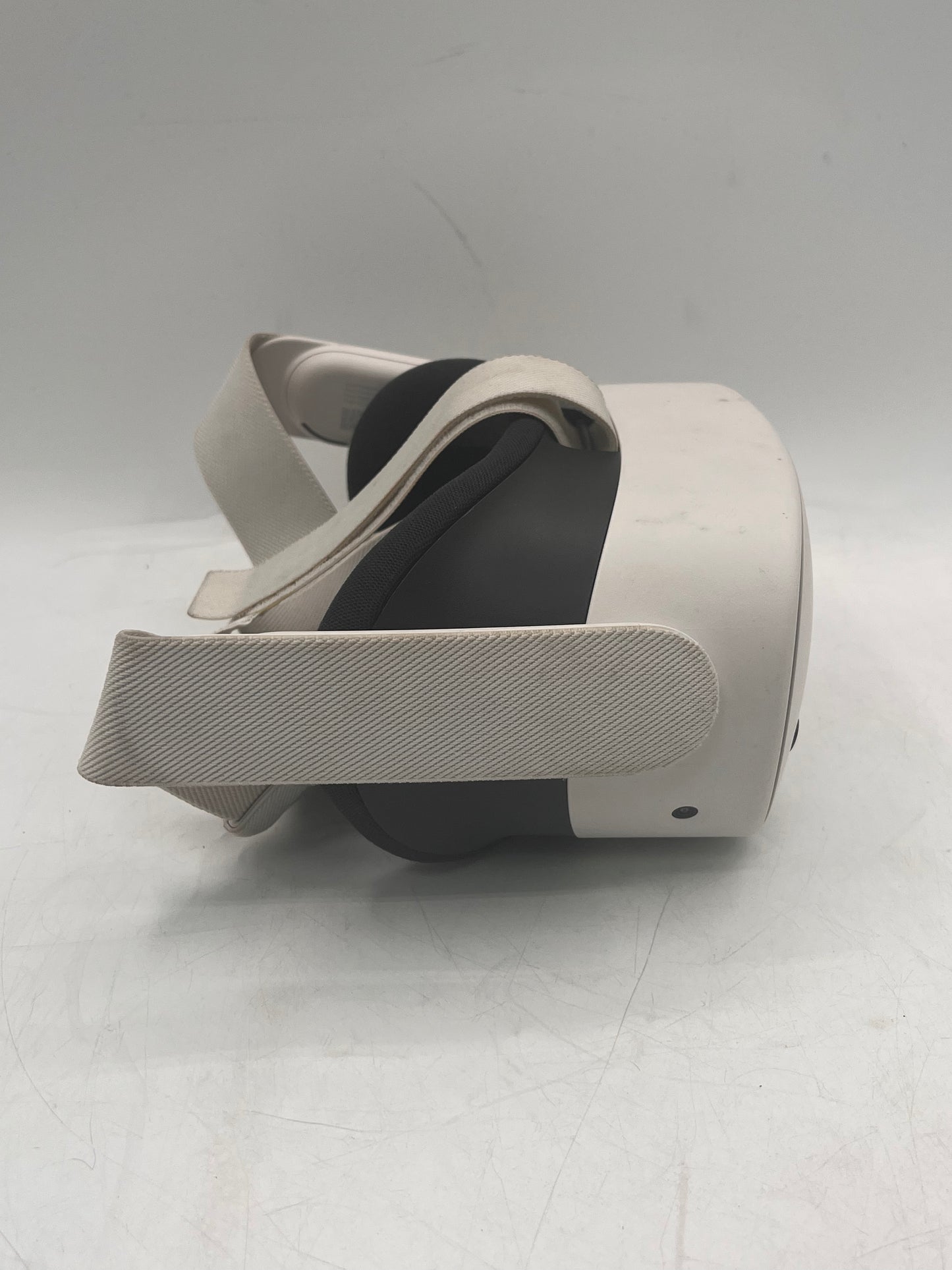 Oculus Quest 3S 256GB White Video Game System