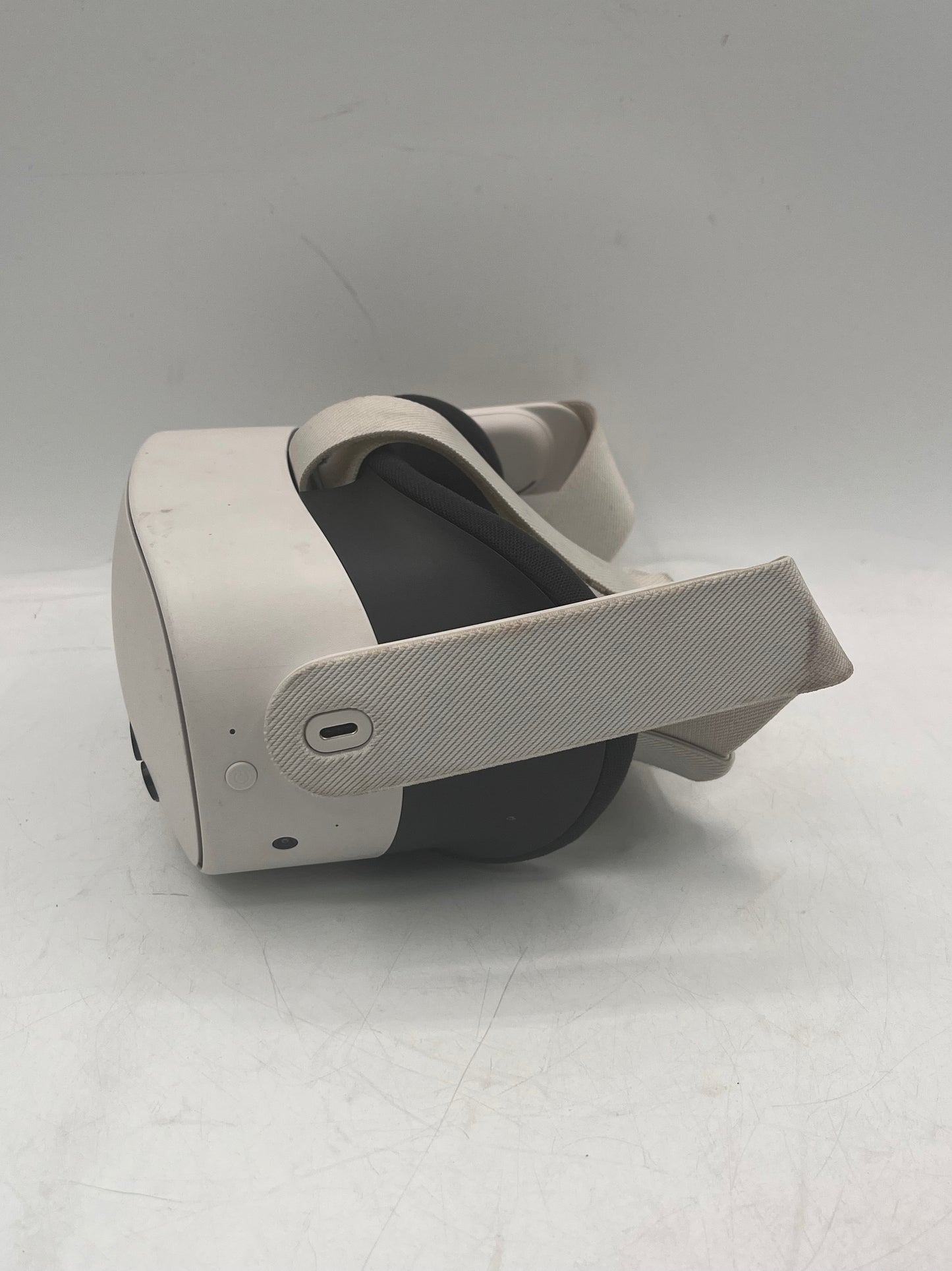 Oculus Quest 3S 256GB White Video Game System