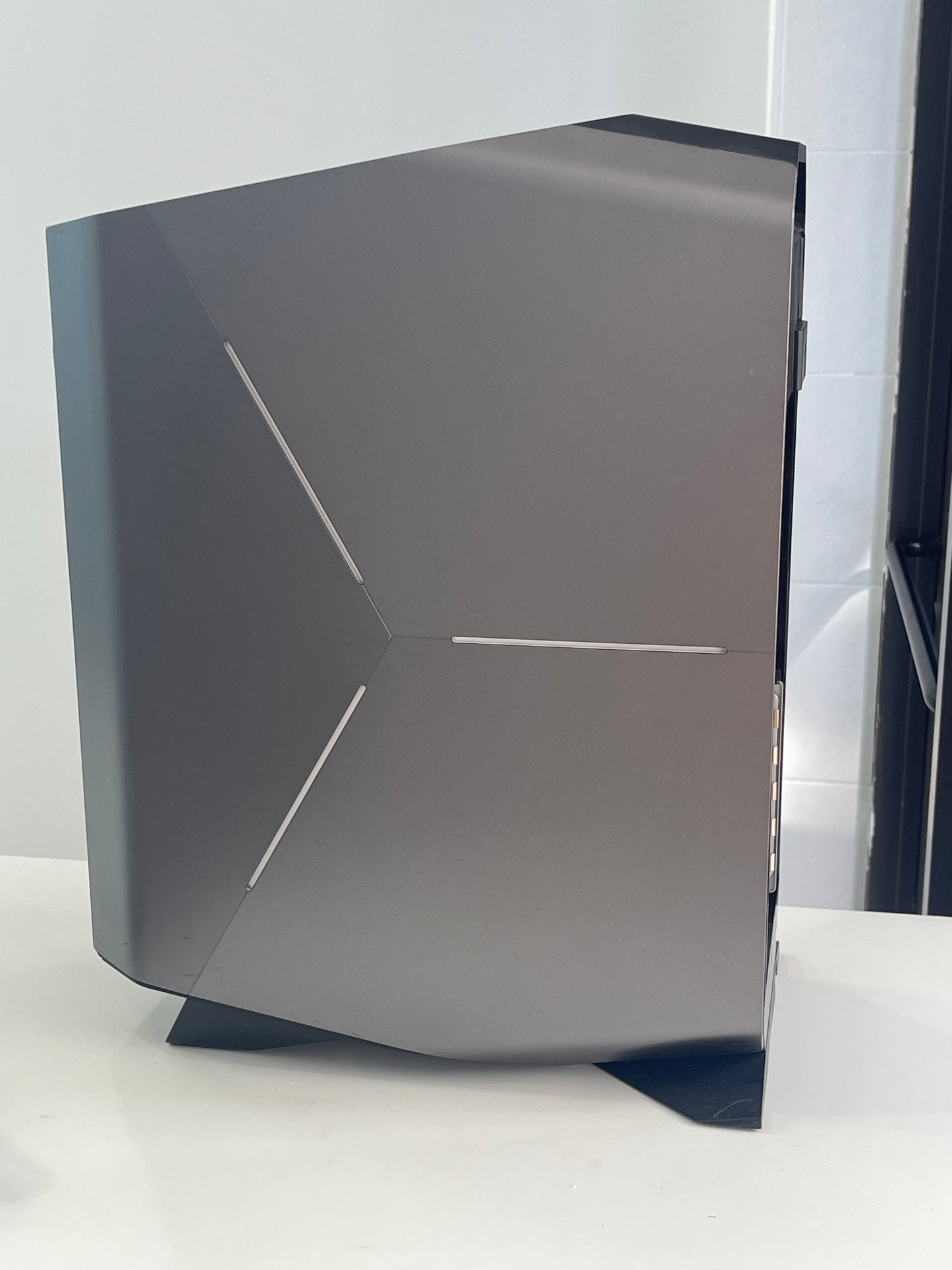 Alienware AURORA R7 Gaming PC- Core i7 16GB RAM 2TB SSD GeForce GTX 1080 Free Shipping