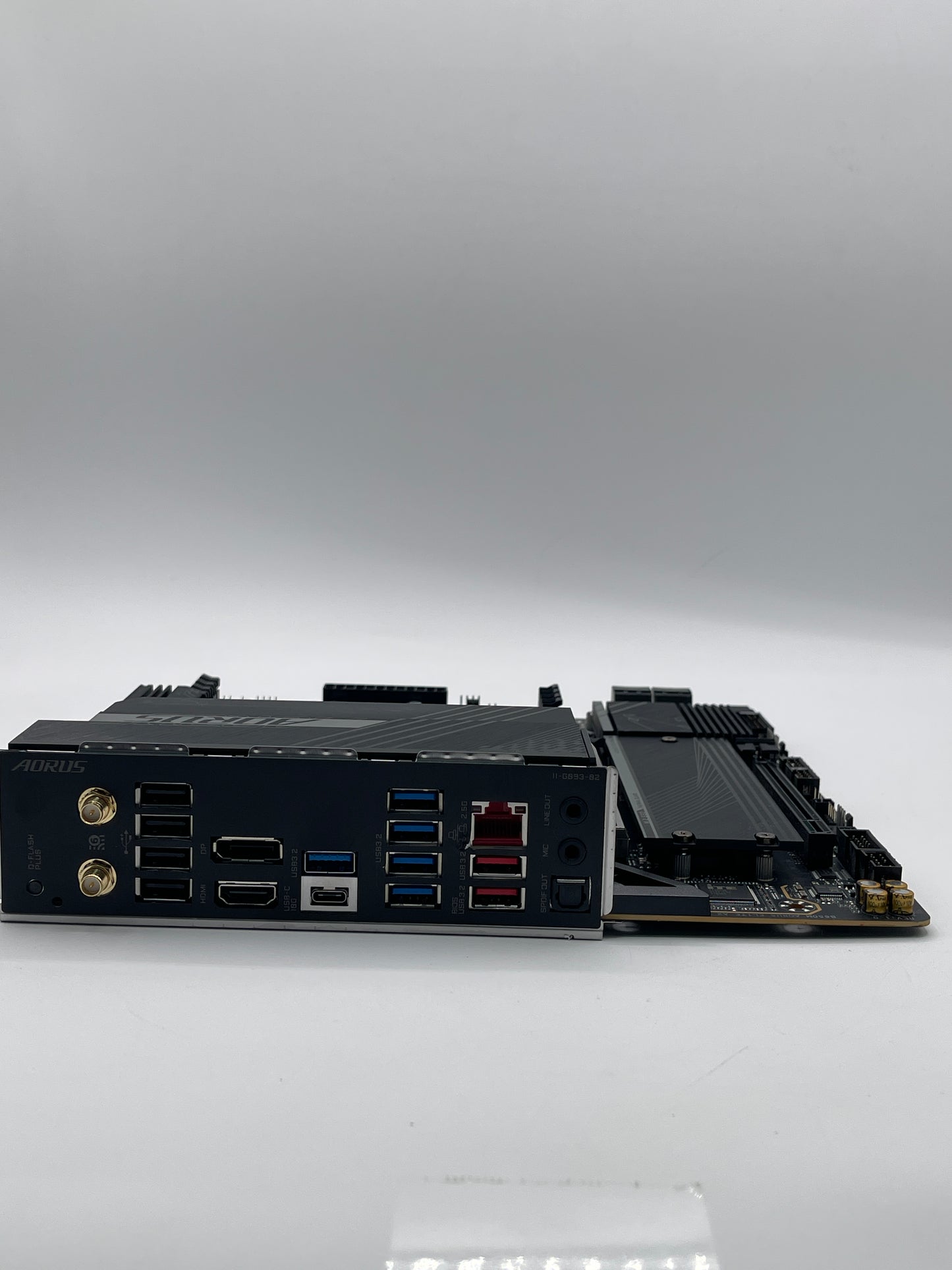 GIGABYTE B650M AORUS Elite AX (AM5/ LGA 1718/ Micro-ATX/ DDR5/ Motherboard
