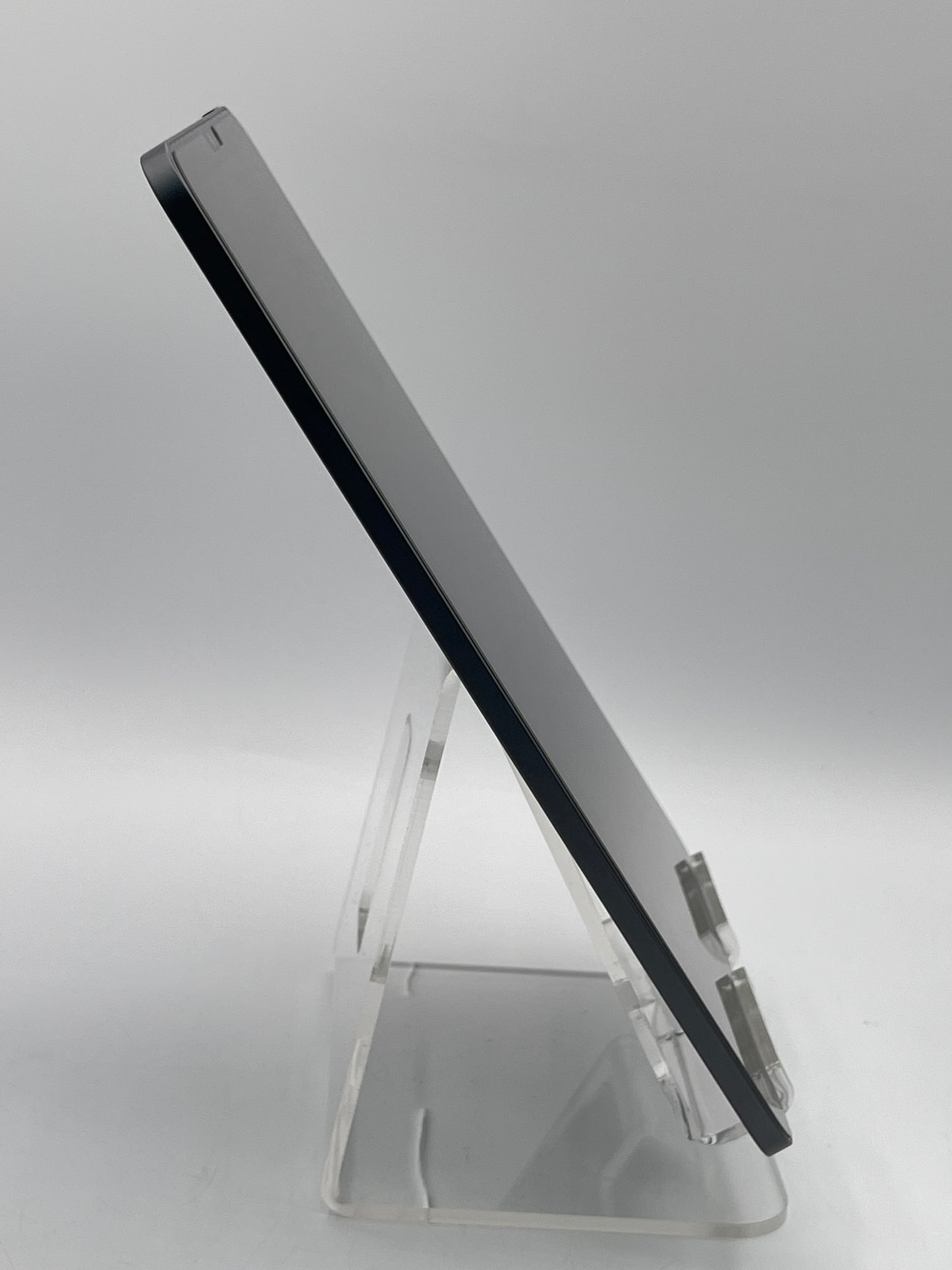 Wifi Only Apple iPad Air 5th Gen 64GB A2588 MM9V3LL/A Space Gray Excellent Condition